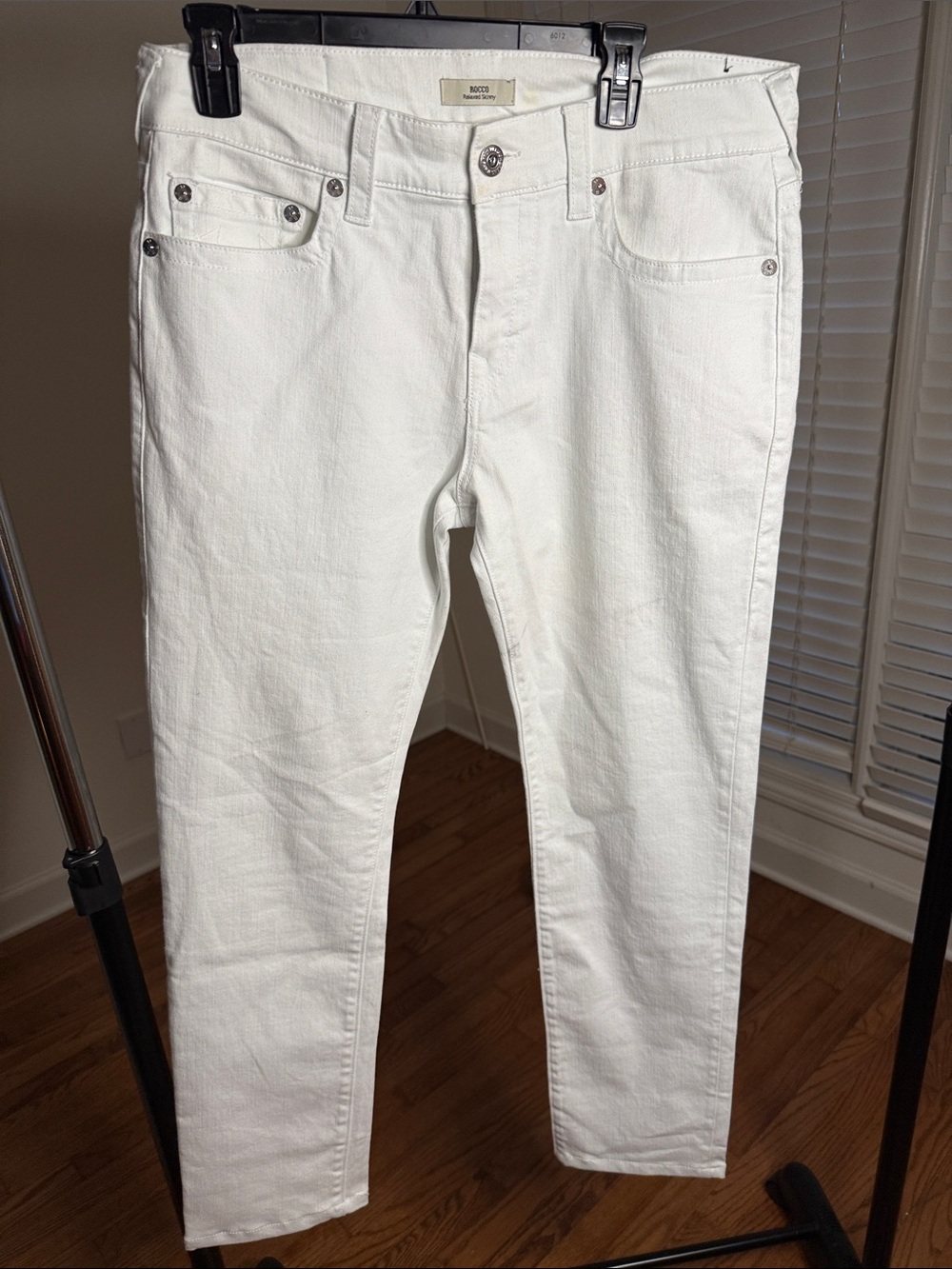 True Religion White Denim Jeans with Signature Back Pocket Sz 32 relax skinny
